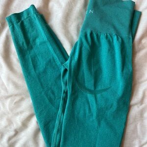 NVGTN flattering Green/blue leggings